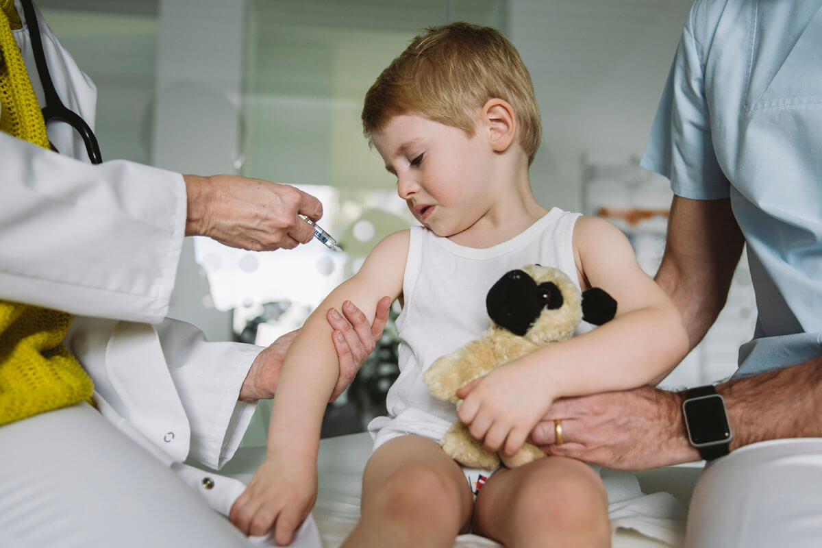 7 Fakten gegen Impfmythen, © mauritius images / Westend61 / Mareen Fischinger
