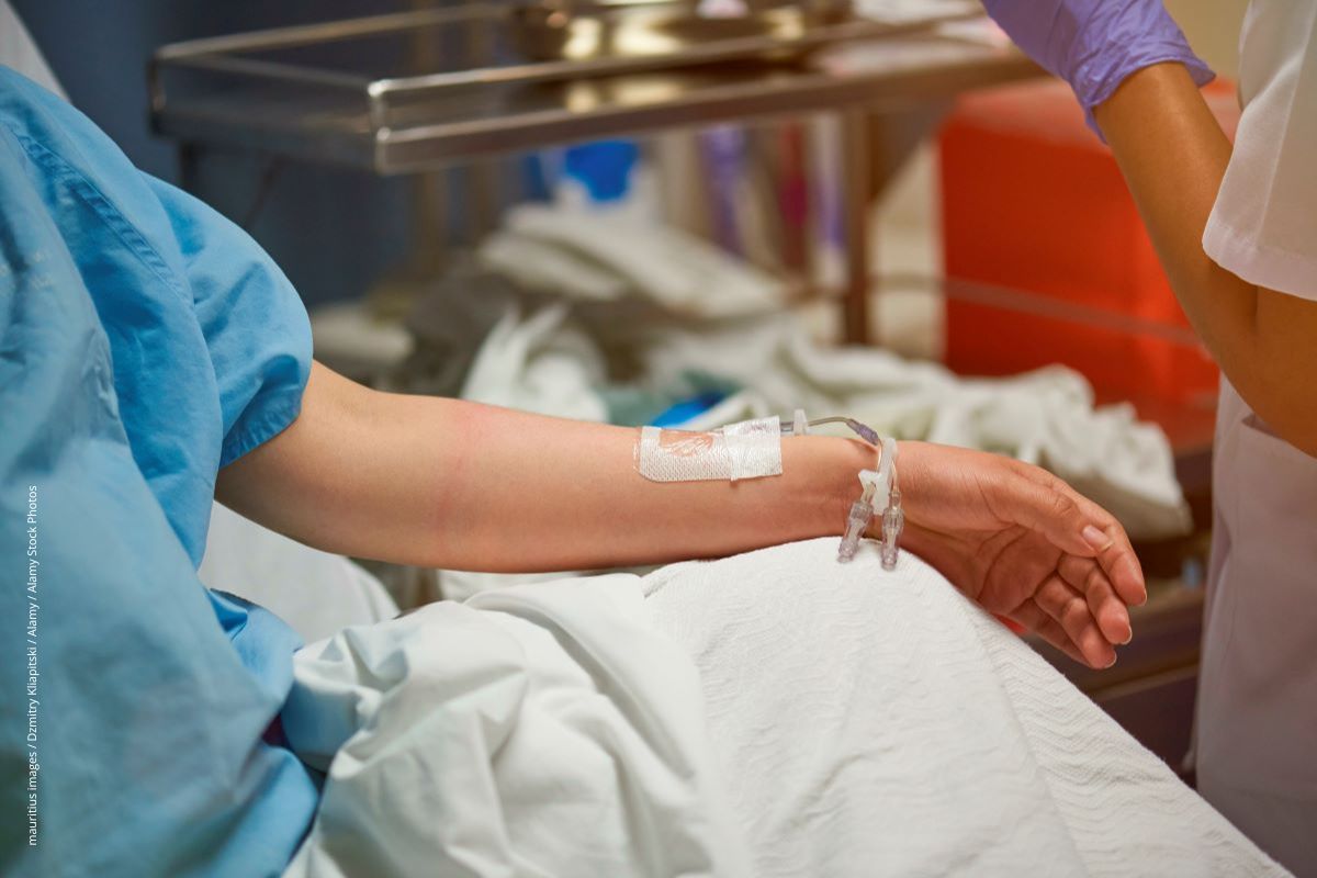 Akute Anfälle der Porphyrie müssen oft mit Infusionen behandelt werden. Akute Anfälle der Porphyrie müssen oft mit Infusionen behandelt werden.