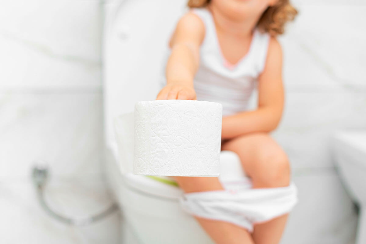  Bei starkem Durchfall können kleine Kinder gefährlich viel Flüssigkeit verlieren.
