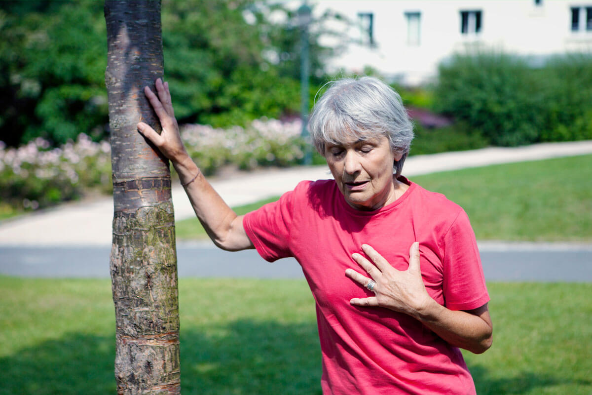 Kommt es bei körperlicher Anstrengung zu Angina-pectoris-Anfällen, hilft Glyceroltrinitrat in Form von Spray oder Kapseln schnell. Kommt es bei körperlicher Anstrengung zu Angina-pectoris-Anfällen, hilft Glyceroltrinitrat in Form von Spray oder Kapseln schnell.