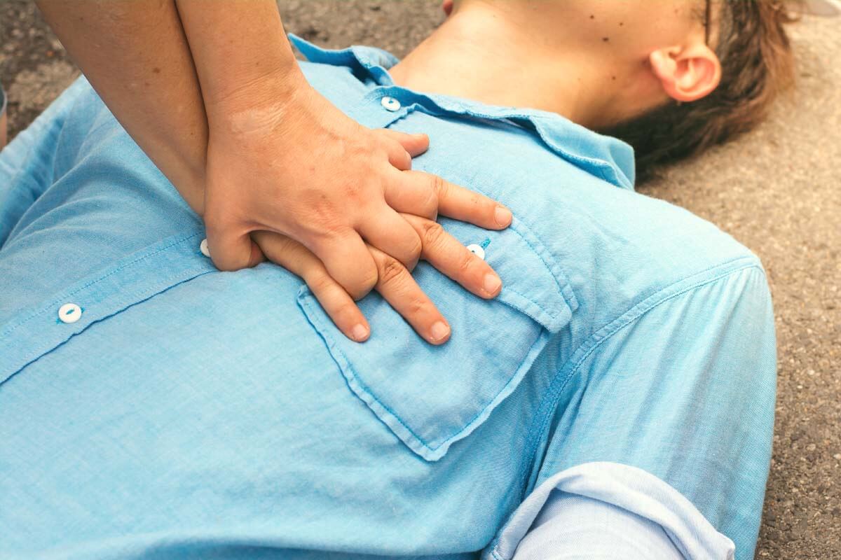 Besser Herzdruckmassage als gar nichts, © CC7/Shutterstock.com