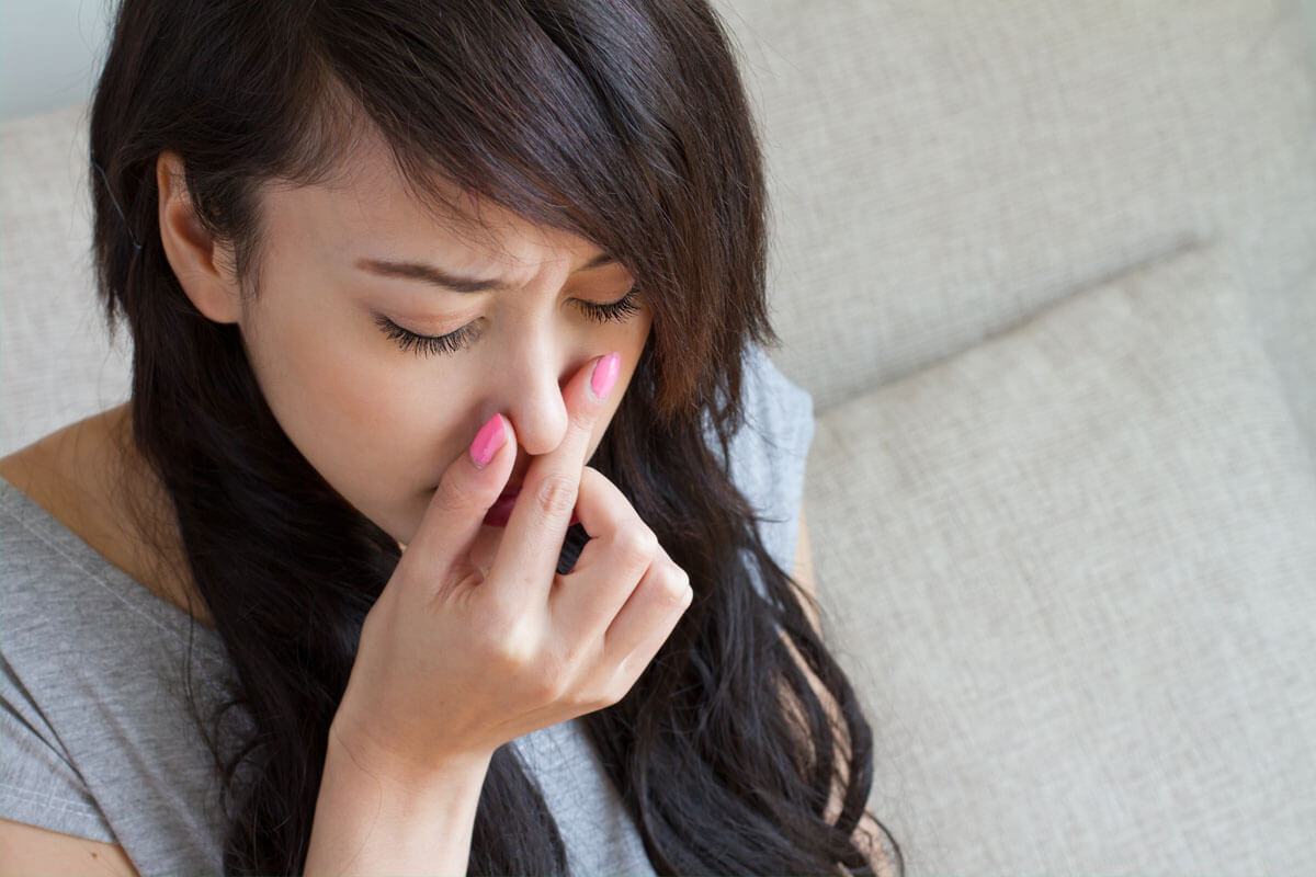 Erste Hilfe bei Nasenbluten, © 9nong/Shutterstock.com
