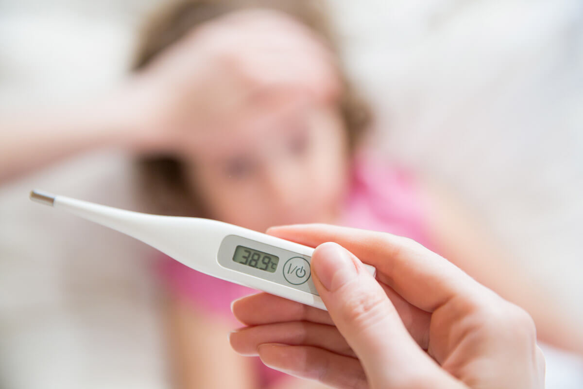 Die Höhe des Fiebers ist nicht so entscheidend – ob es zu einem Fieberkrampf kommt, hängt vor allem von der Geschwindigkeit des Fieberanstiegs ab. Die Höhe des Fiebers ist nicht so entscheidend – ob es zu einem Fieberkrampf kommt, hängt vor allem von der Geschwindigkeit des Fieberanstiegs ab.