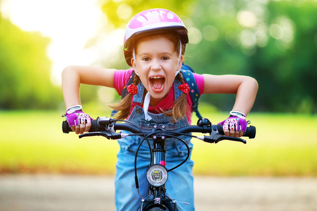 Fahrradstürze gehören zu den häufigsten Ursachen für unfallbedingte Genitalverletzungen bei Kindern. Fahrradstürze gehören zu den häufigsten Ursachen für unfallbedingte Genitalverletzungen bei Kindern.