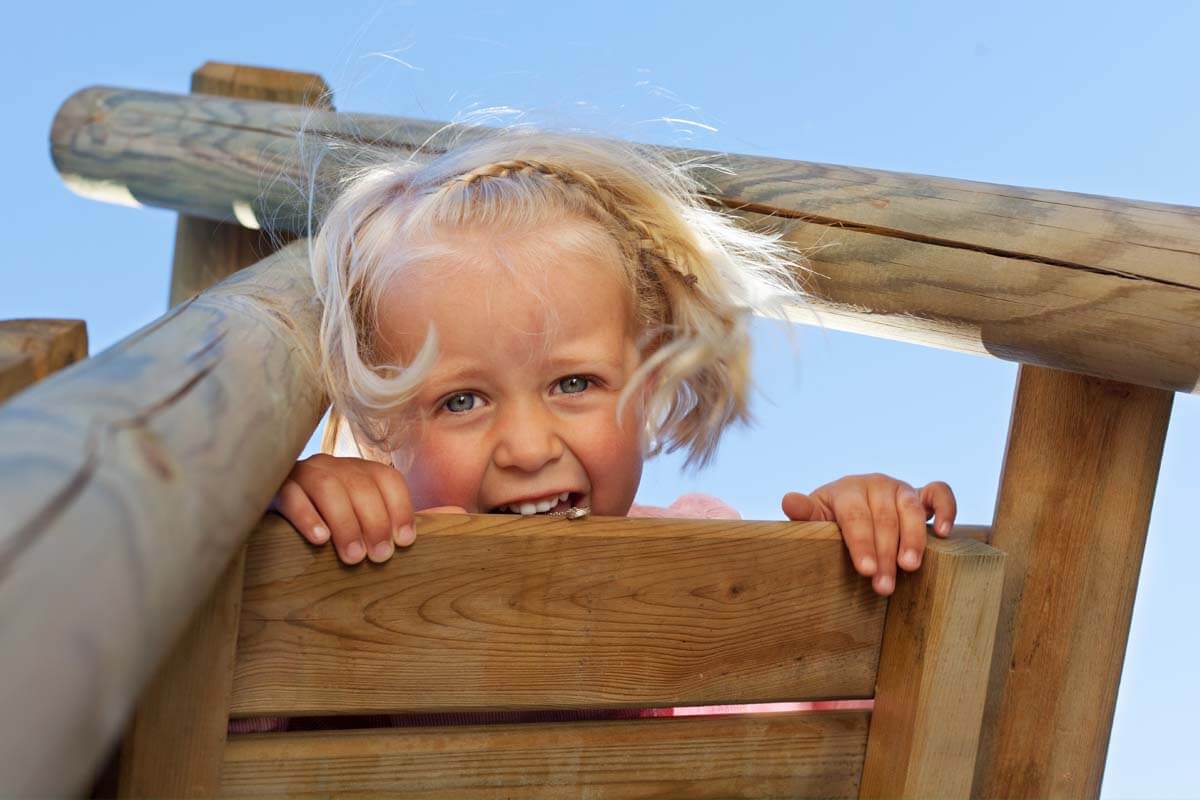 Holzsplitter sicher entfernen, © stockfour/Shutterstock.com