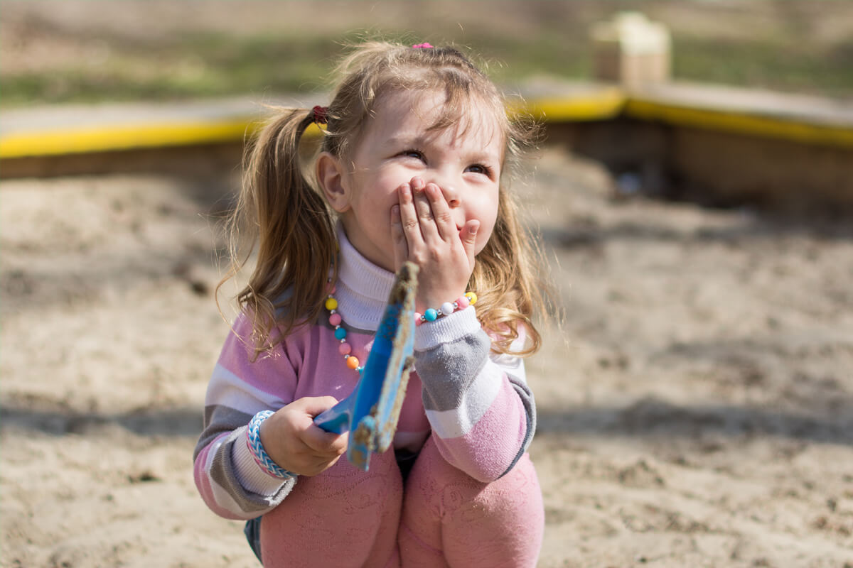 Wenn Sandspielzeug regelmäßig gereinigt wird, beugt man Wurmerkrankungen vor. Wenn Sandspielzeug regelmäßig gereinigt wird, beugt man Wurmerkrankungen vor.