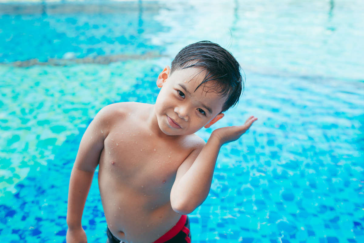 Quelle: Makistock/Shutterstock.com Keine Ohrenschmerzen nach dem Baden