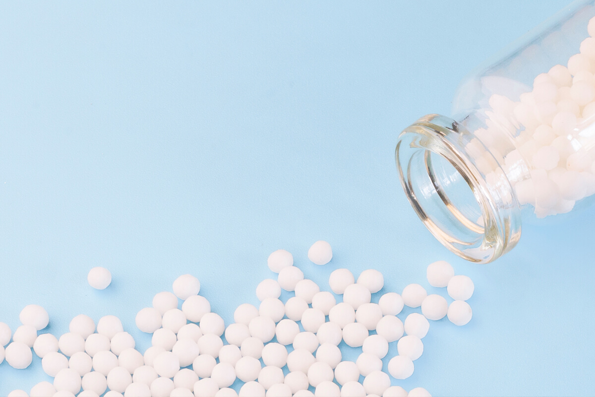 Während die klassische Homöpathie das individuelle Krankheitsbild behandelt, vertraut die klinische Homöopathie auf eine Diagnose. Während die klassische Homöpathie das individuelle Krankheitsbild behandelt, vertraut die klinische Homöopathie auf eine Diagnose.