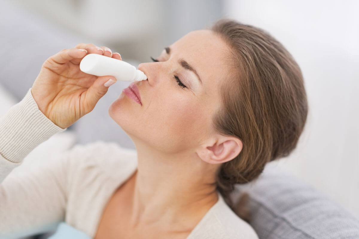 Nasenspray nicht zu häufig nehmen, © Alliance Images/Shutterstock.com