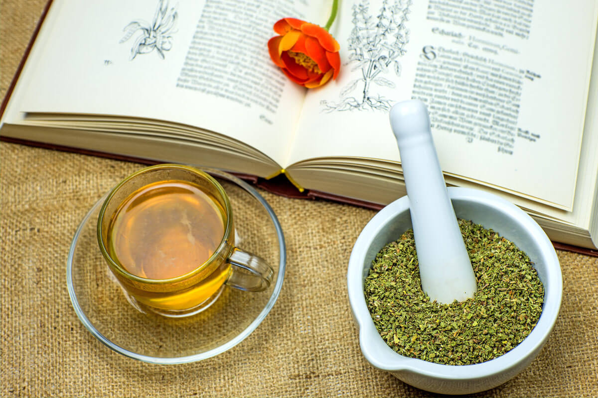 Die traditionelle Phytotherapie arbeitet oft mit Tees und Aufgüssen. Die traditionelle Phytotherapie arbeitet oft mit Tees und Aufgüssen.
