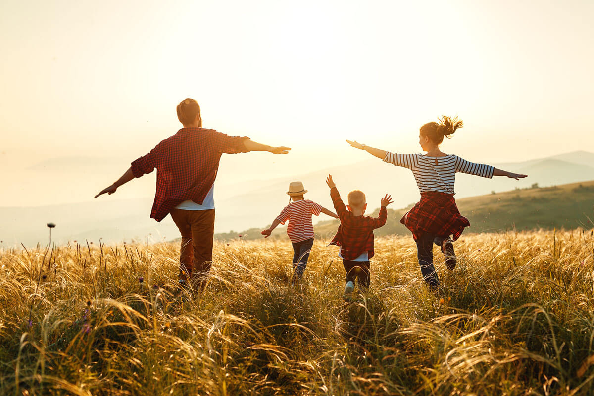 Mit Spaß im Freien toben ist für alle Kinder gut. Mit Spaß im Freien toben ist für alle Kinder gut.