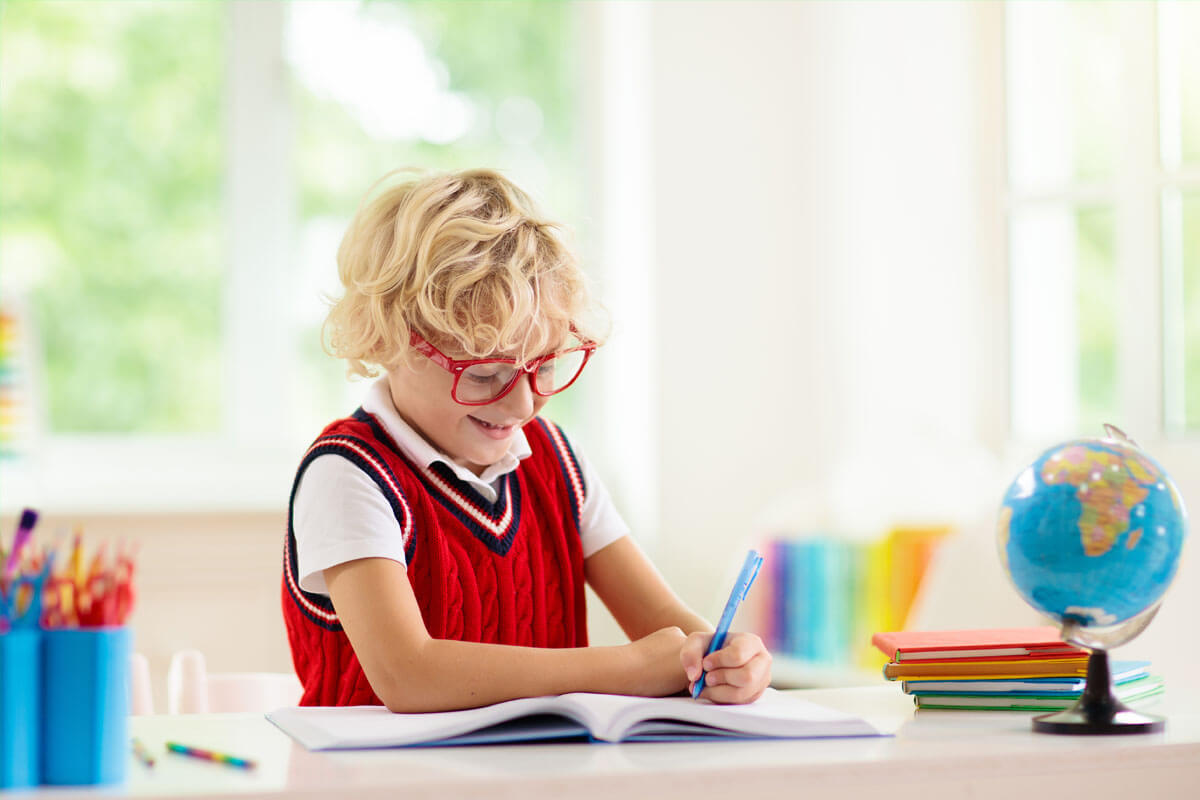 Sichere Brillen für den Schulsport, © FamVeld/Shutterstock.com