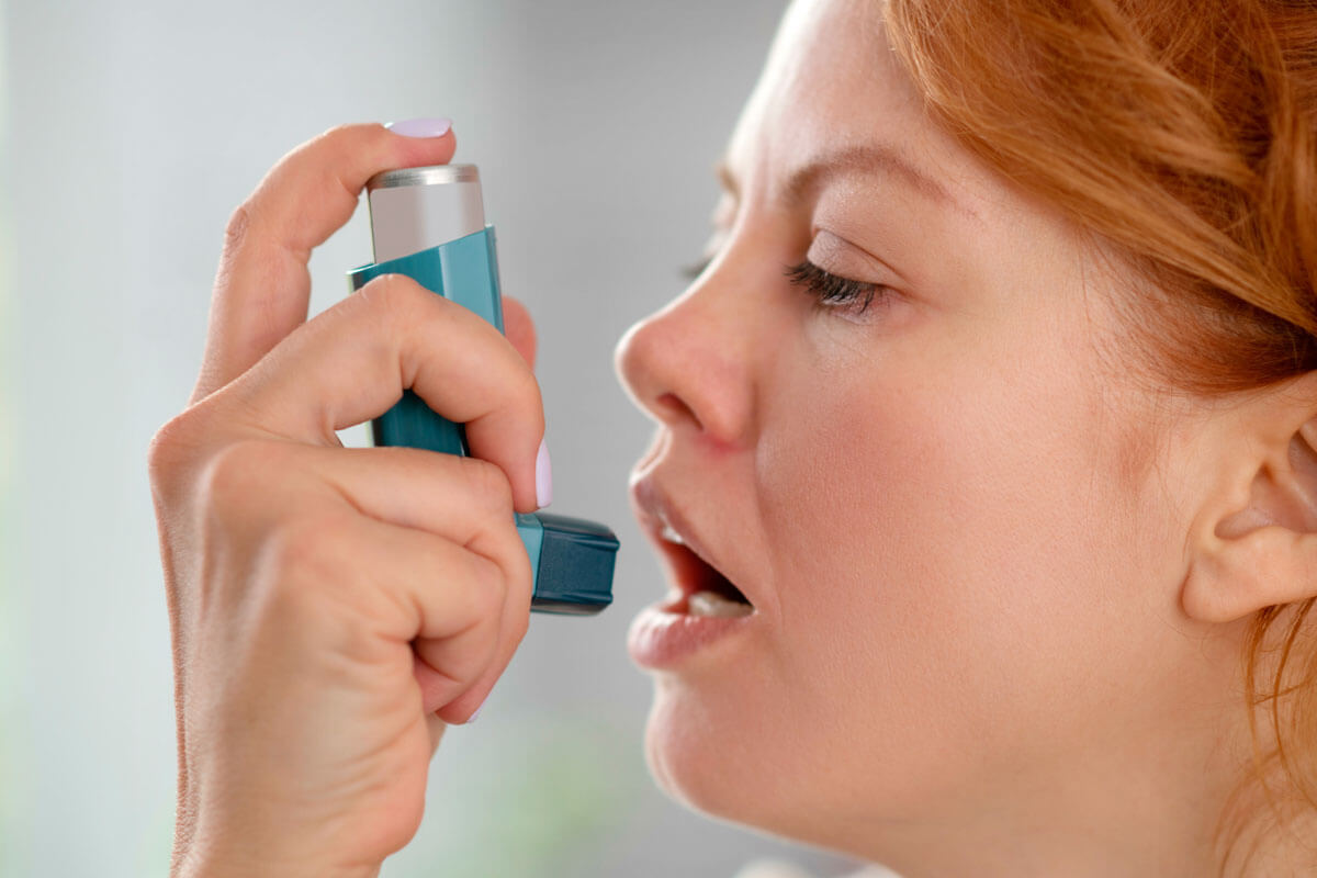 Notfallspray richtig einsetzen, © mauritius images/Dmytro Zinkevych/Alamy/Alamy Stock Photos